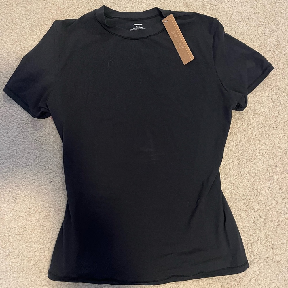 SKIMS Fits Everybody T Shirt size small